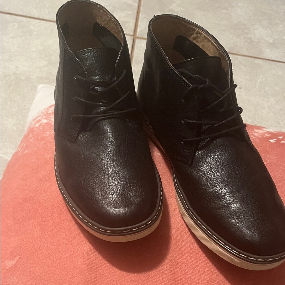 Johnston & Murphy Black Leather Chukka Boots